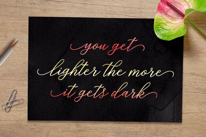 Rosabelia Script Font