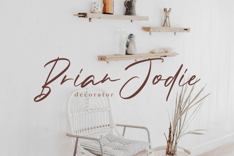 Andrea Roft Script Font