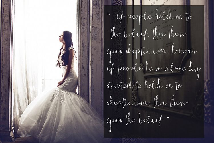 Gillithig Script Font