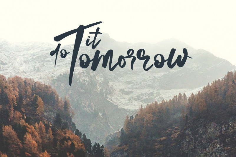 Lelushka Script Font
